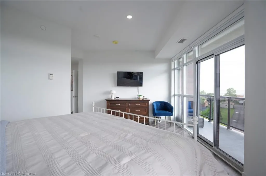 600 North Service Road, #418