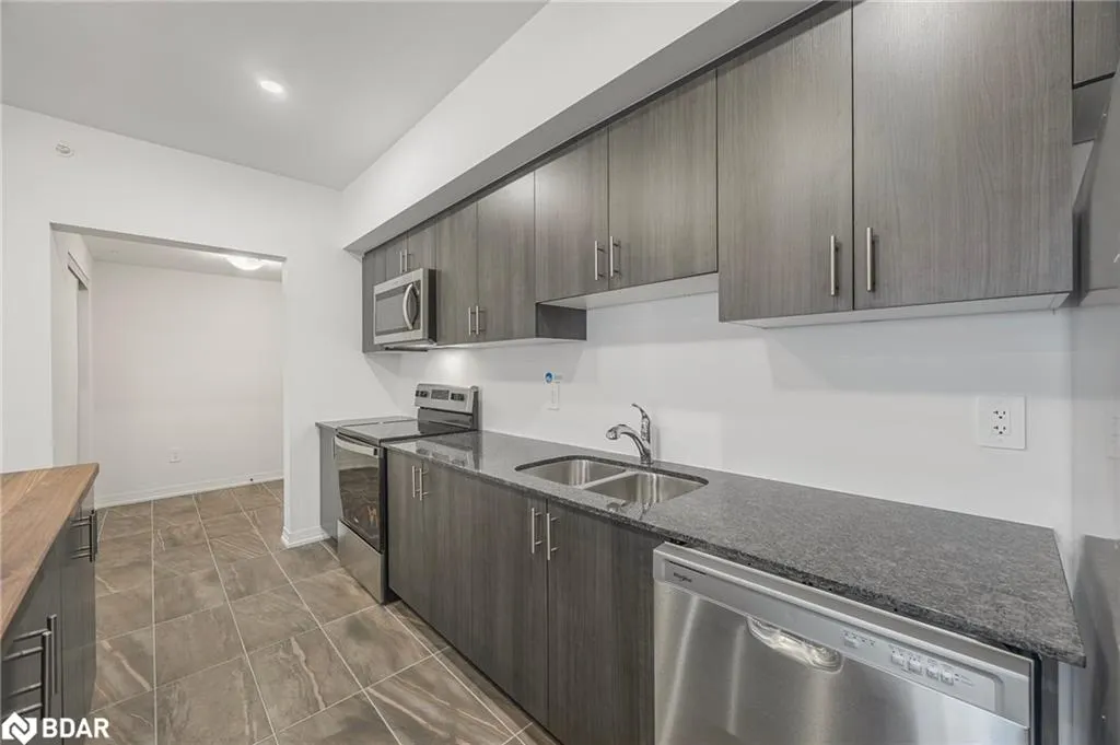 15 Kneeshaw Drive, #613