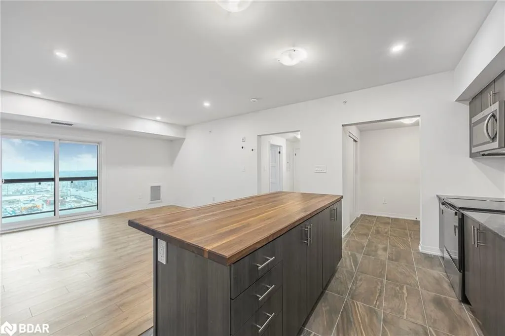 15 Kneeshaw Drive, #613