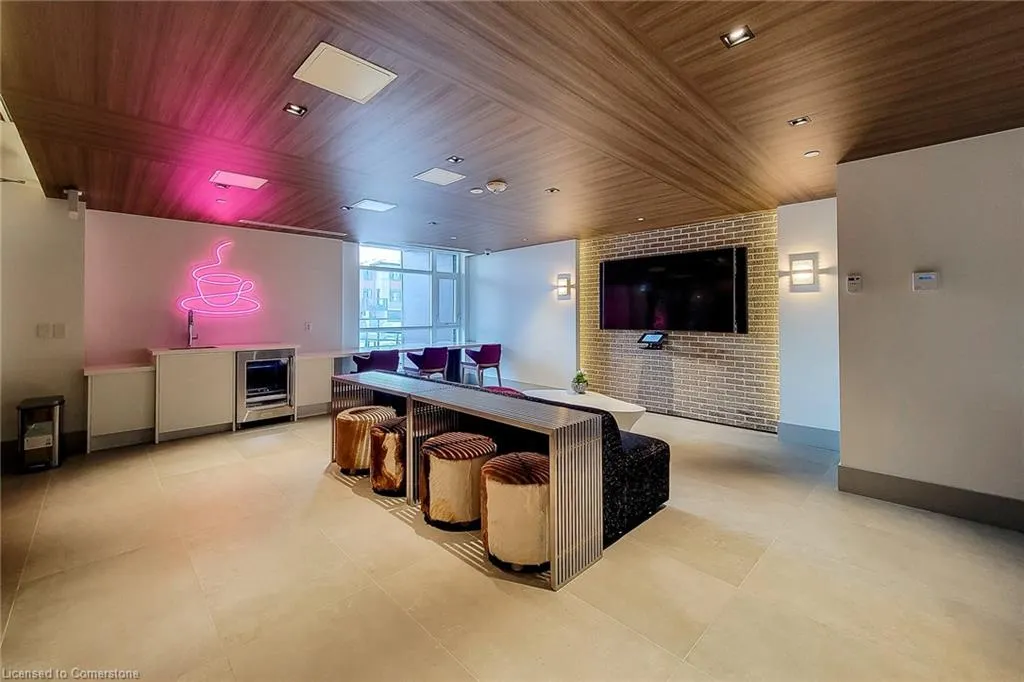 600 North Service Road, #213