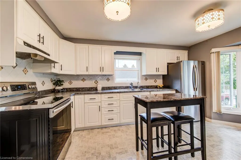 33 Summit Crescent