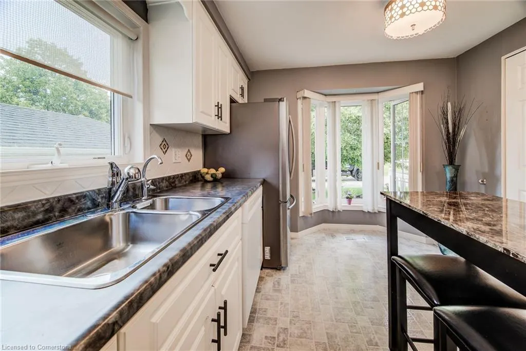 33 Summit Crescent