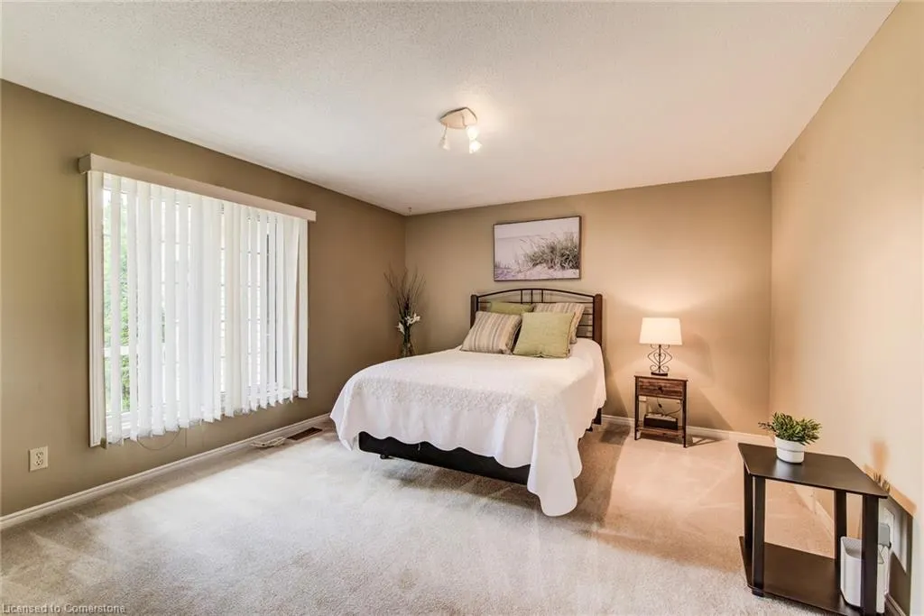 33 Summit Crescent