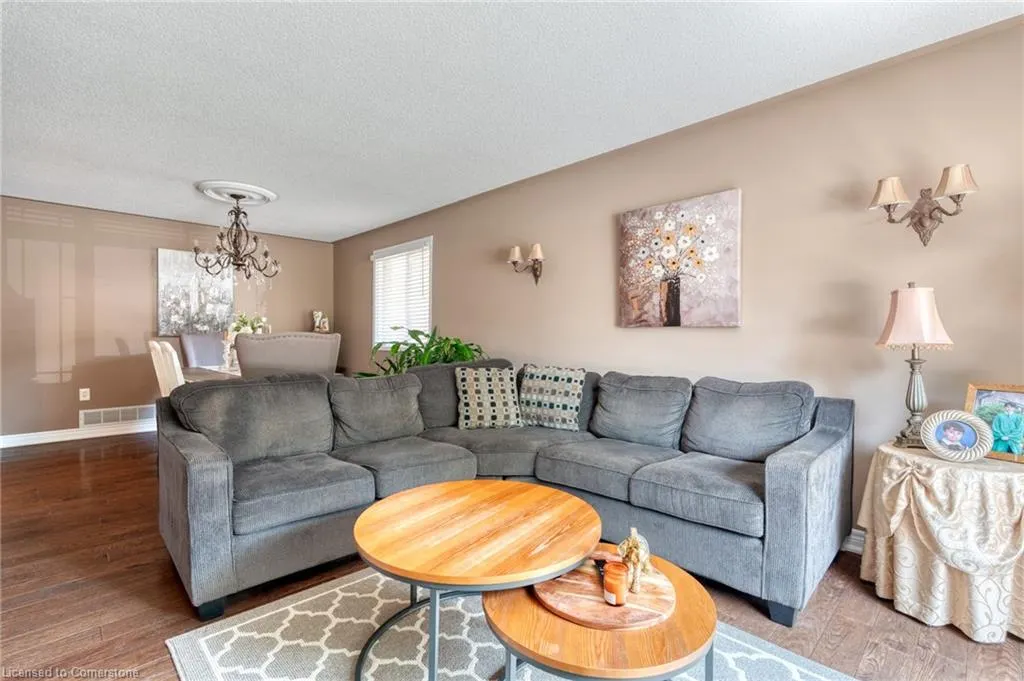 13 Loneoak Crescent