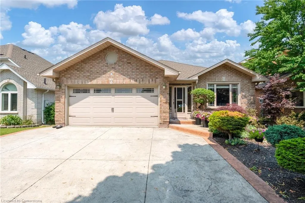 13 Loneoak Crescent