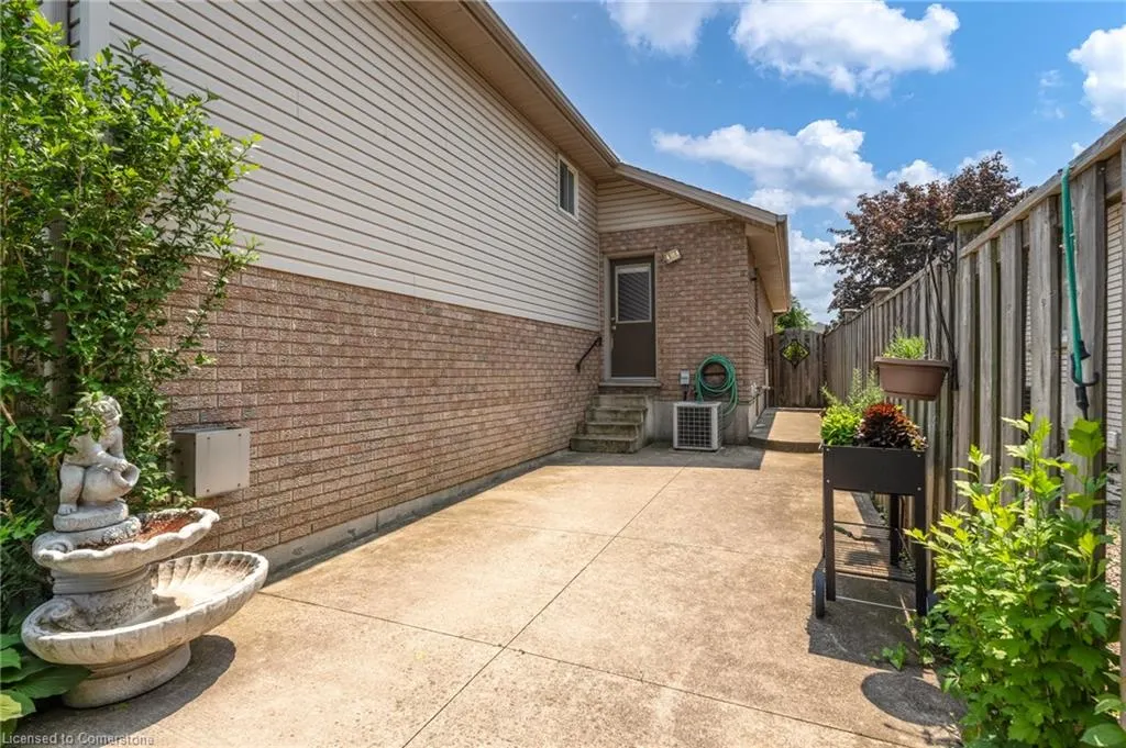 13 Loneoak Crescent