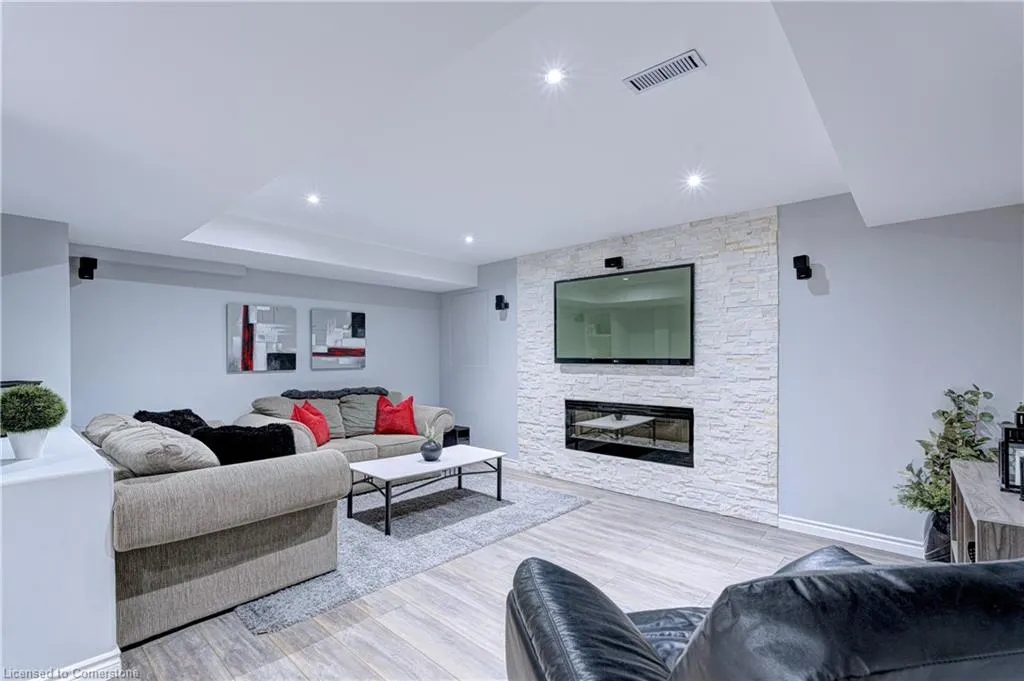 1406 Marshall Crescent