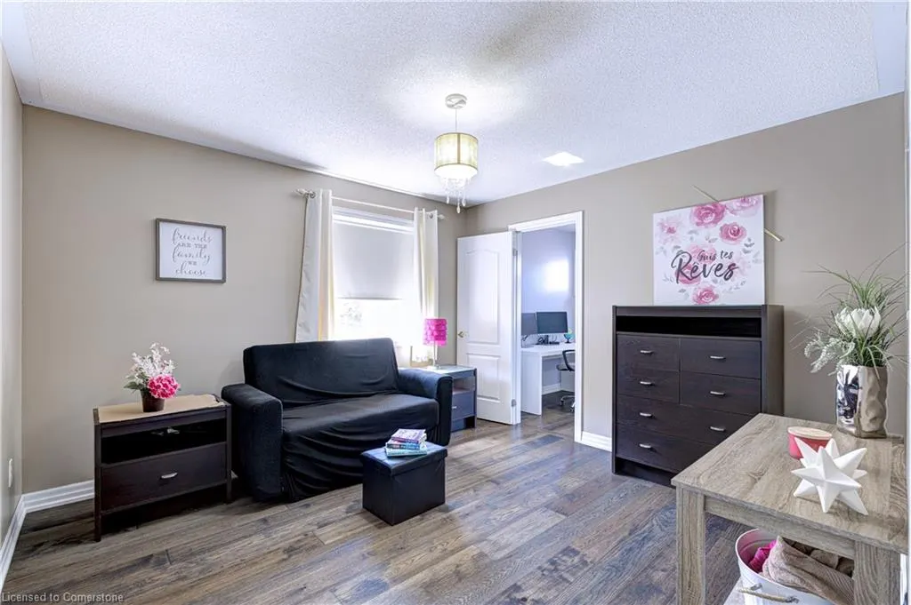 1406 Marshall Crescent