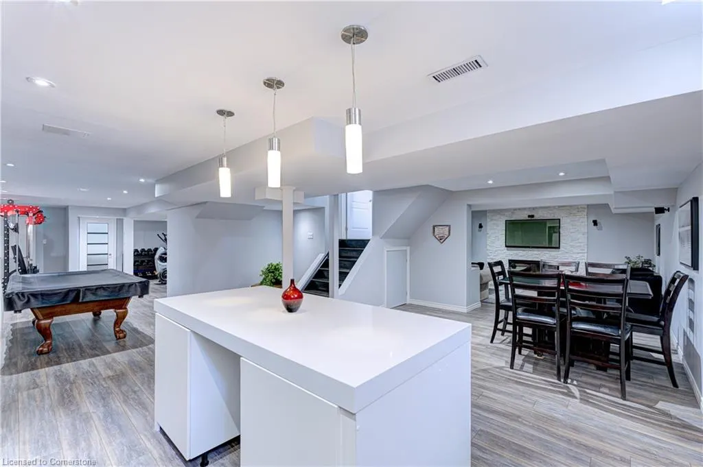 1406 Marshall Crescent