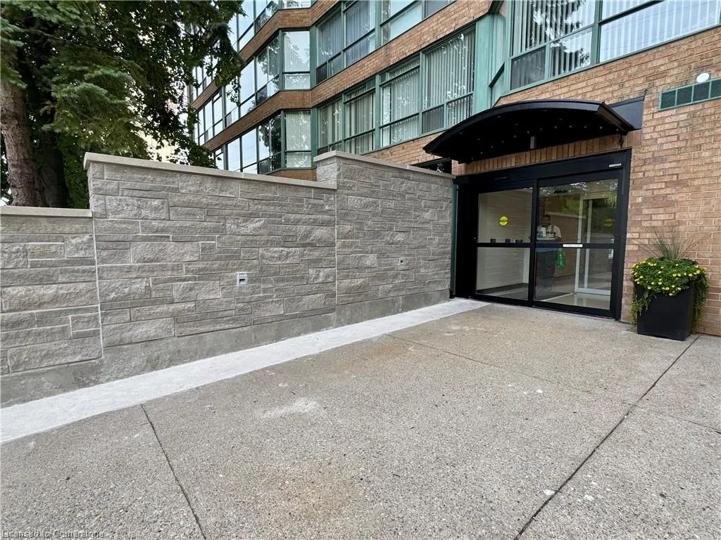 1276 Maple Crossing Boulevard, #203