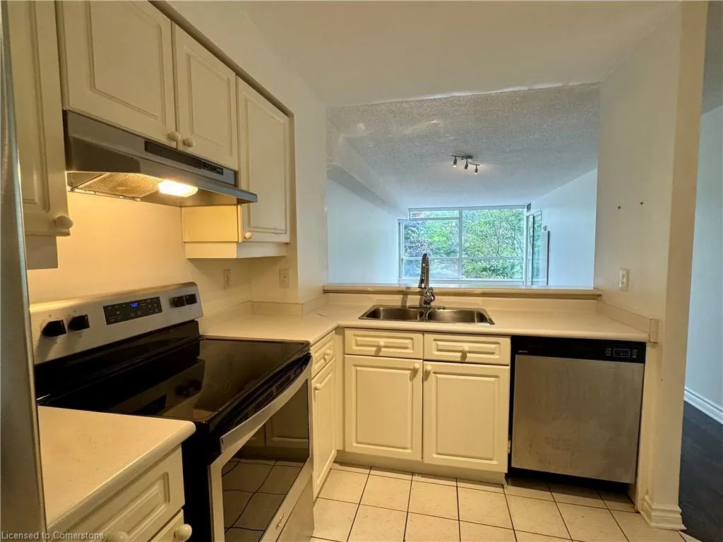 1276 Maple Crossing Boulevard, #203