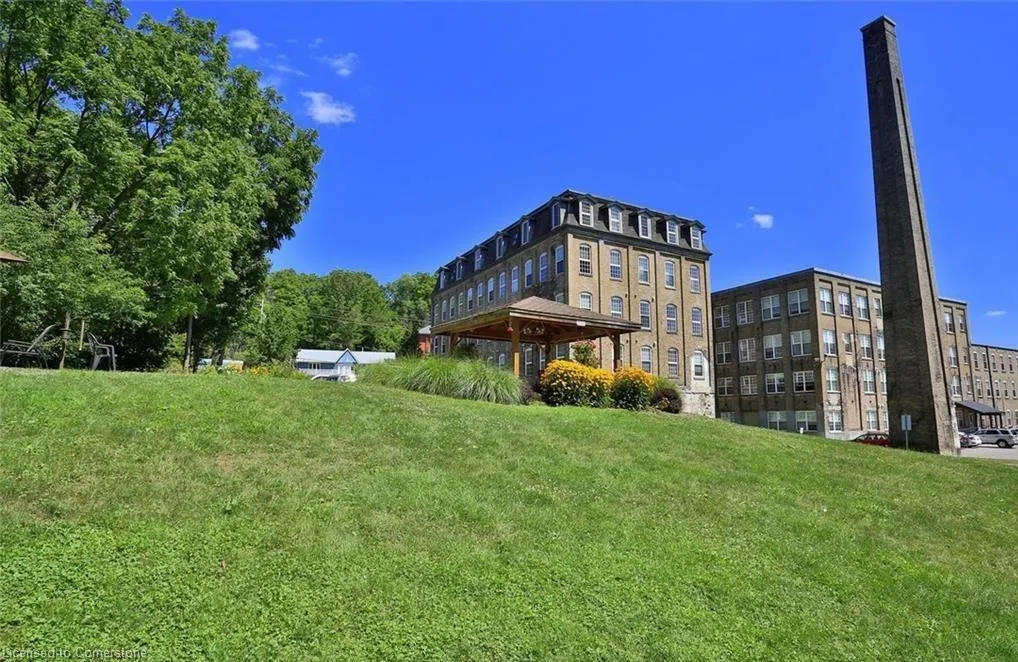 140 West River Road, #301