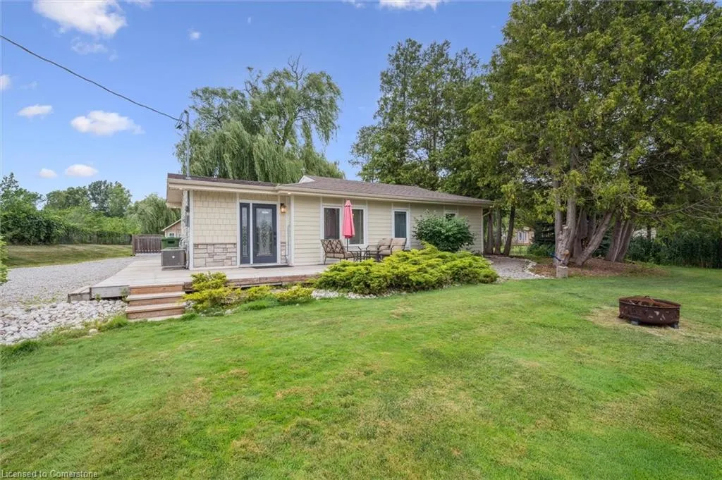 882-888 Fairway Road N