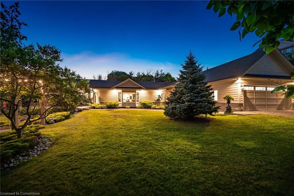 882-888 Fairway Road N