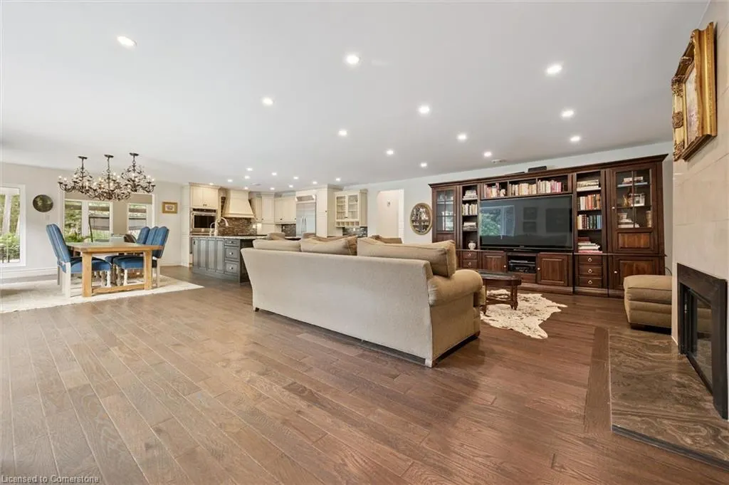 882-888 Fairway Road N