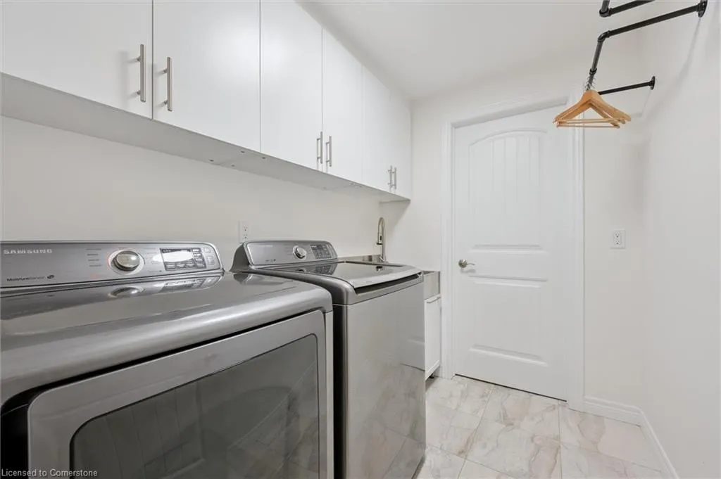 882-888 Fairway Road N
