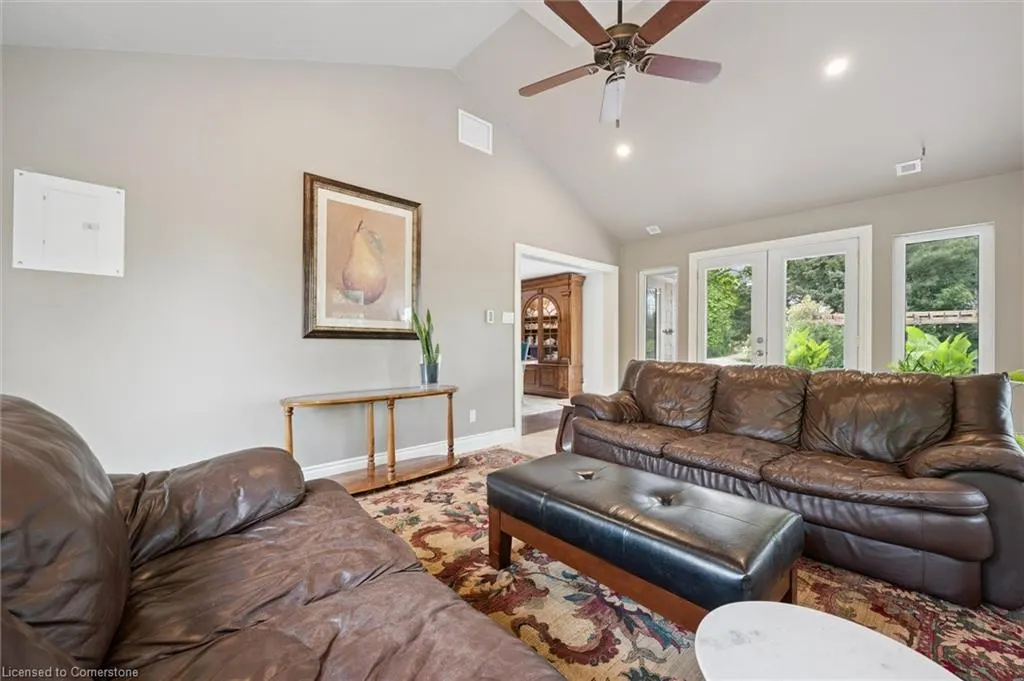 882-888 Fairway Road N