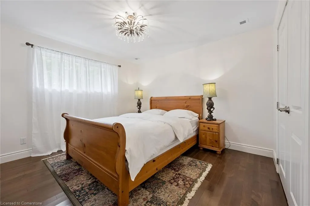 882-888 Fairway Road N