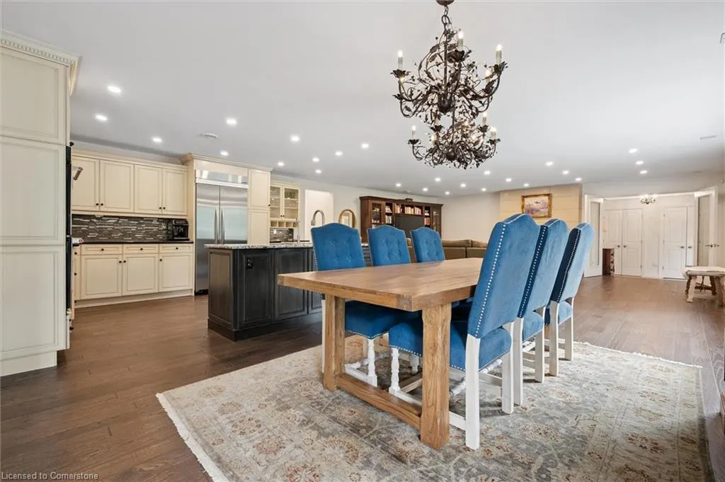 882-888 Fairway Road N
