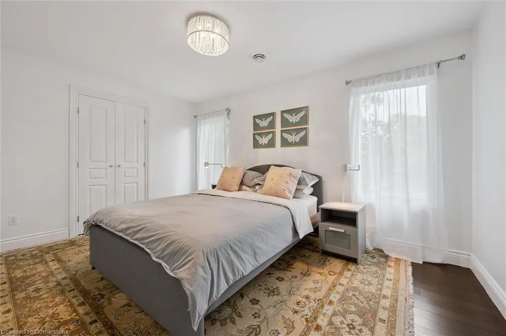 882-888 Fairway Road N