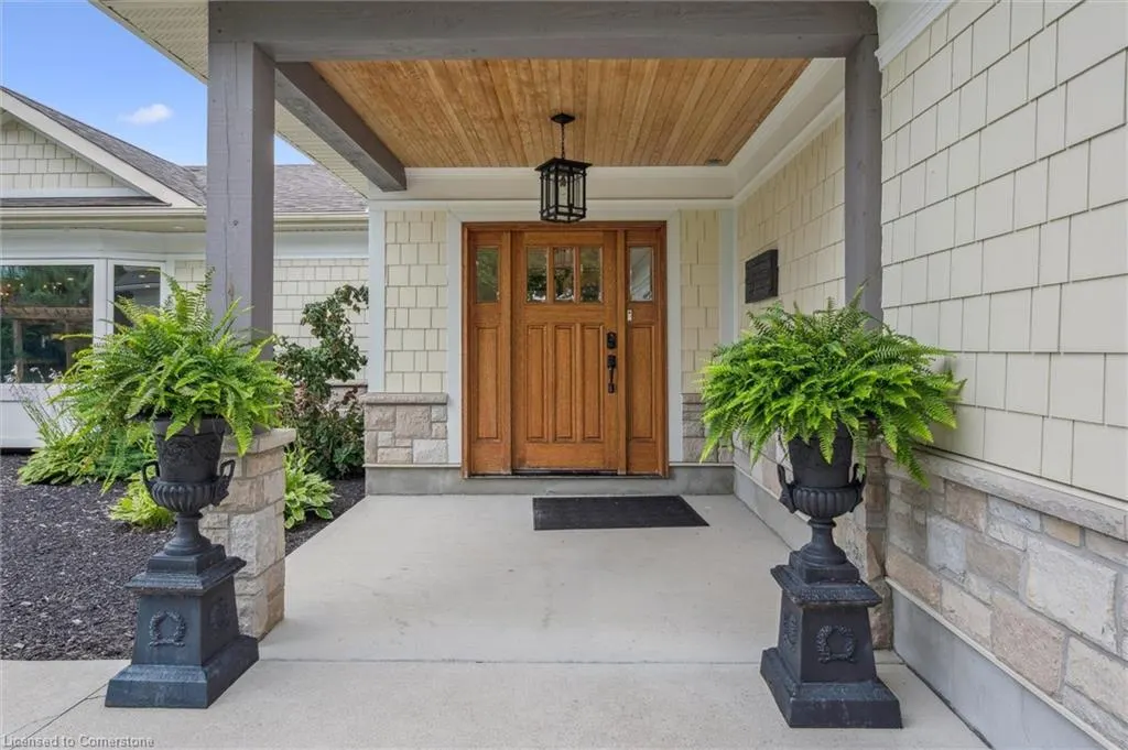 882-888 Fairway Road N