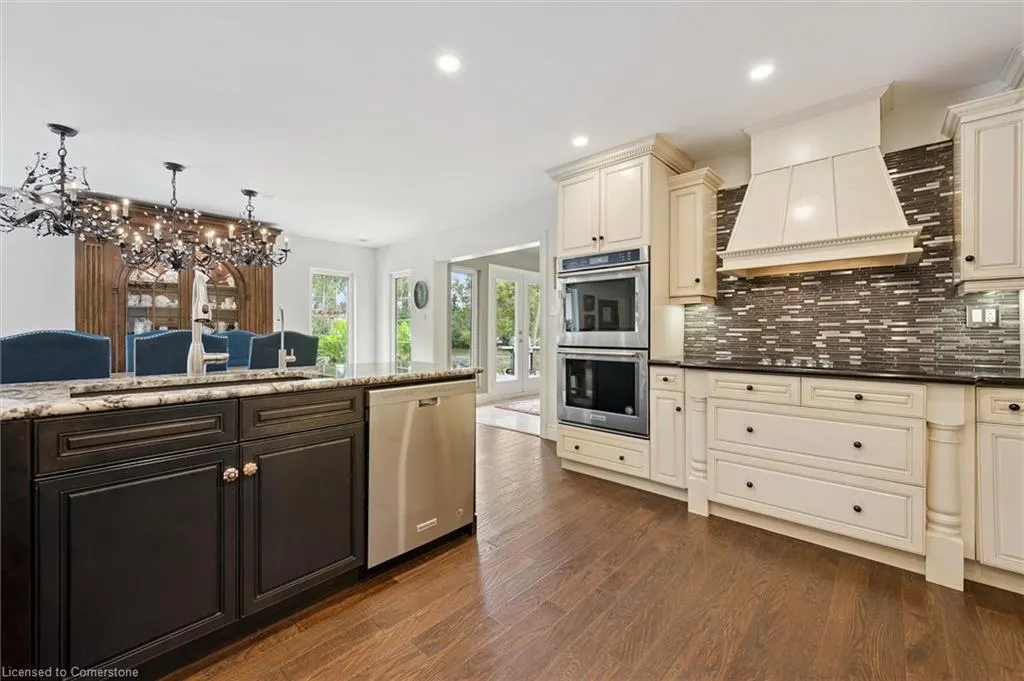 882-888 Fairway Road N