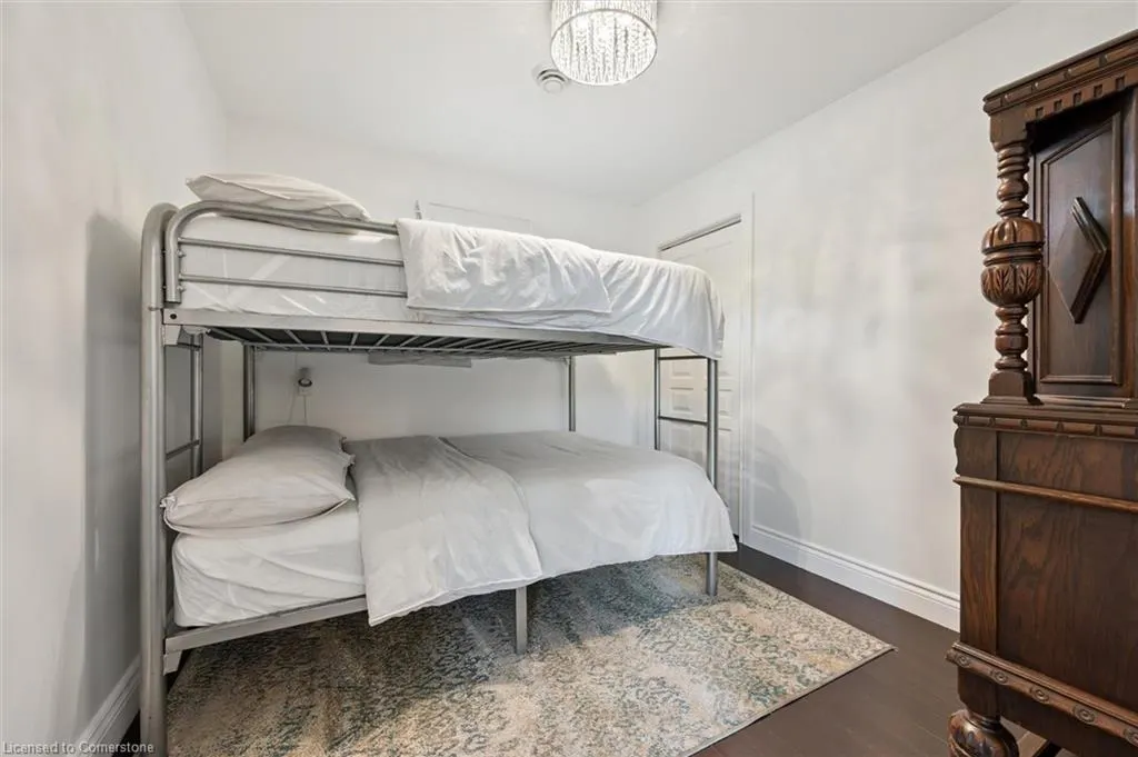 882-888 Fairway Road N