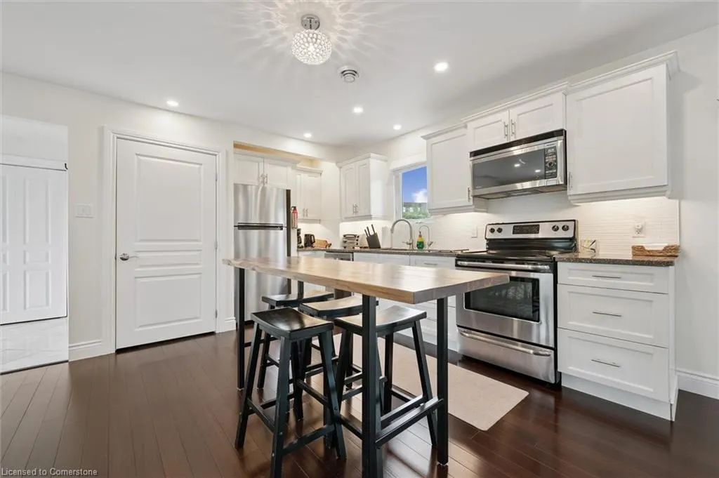 882-888 Fairway Road N