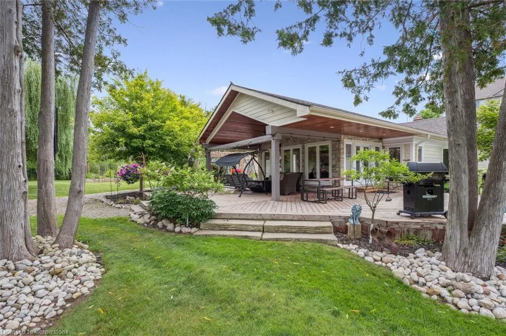882-888 Fairway Road N