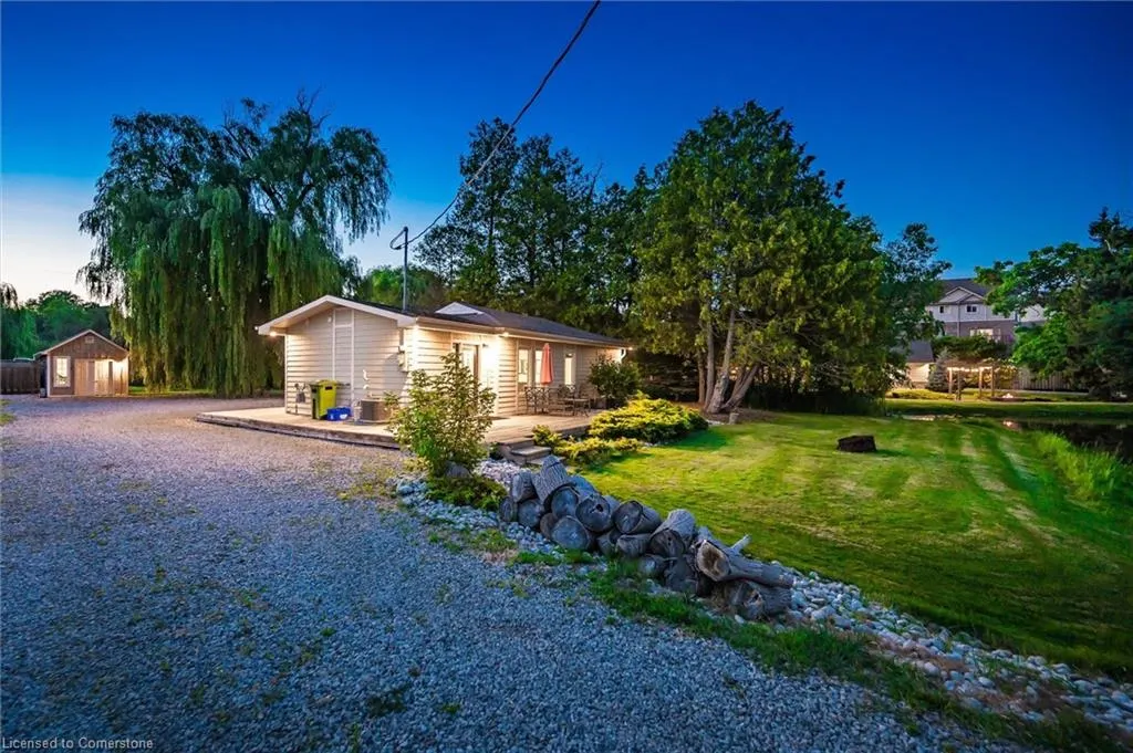 882-888 Fairway Road N