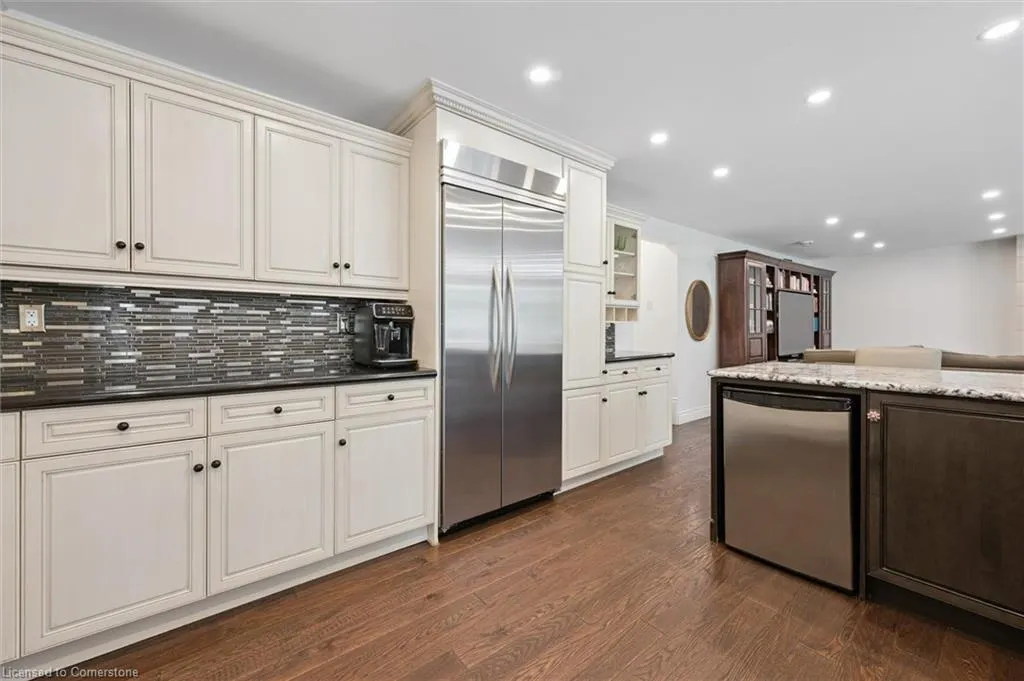 882-888 Fairway Road N
