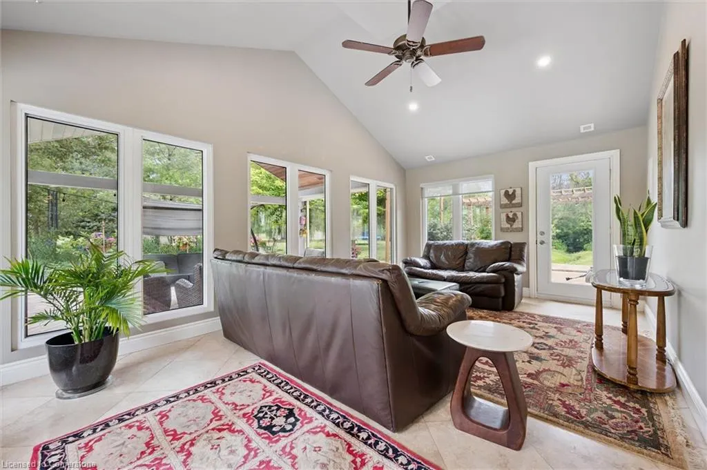 882-888 Fairway Road N