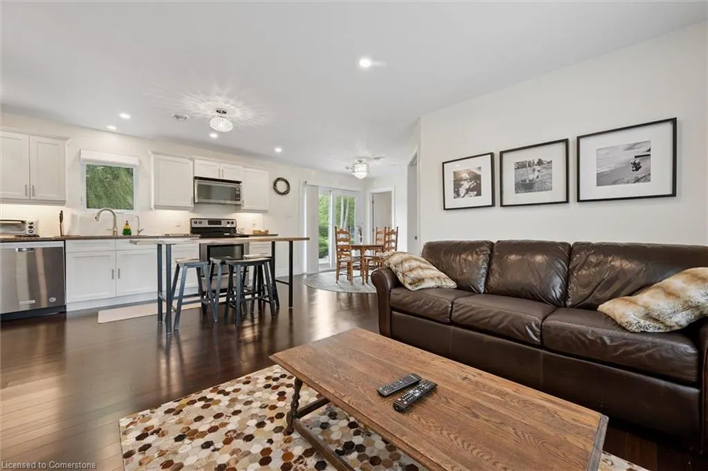 882-888 Fairway Road N