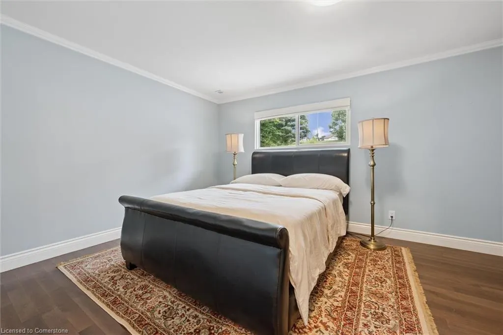 882-888 Fairway Road N