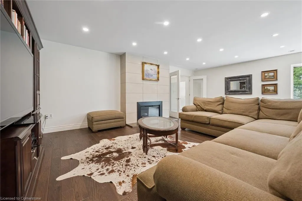 882-888 Fairway Road N