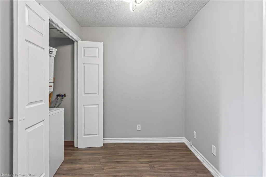 310 Burnhamthorpe Road W, #401