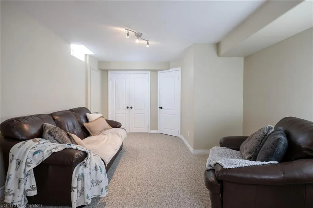 2182 Mariposa Road