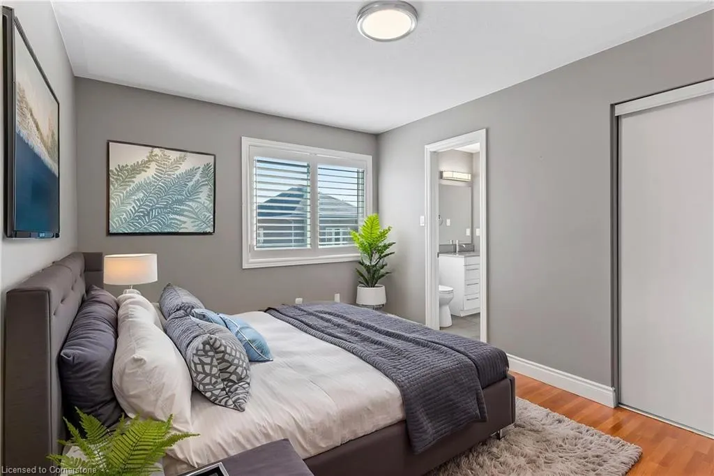2270 Dunforest Crescent