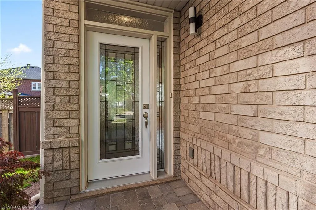 2270 Dunforest Crescent