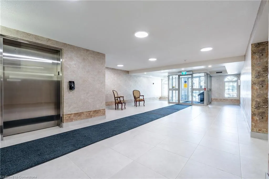 990 Golf Links Road, #106