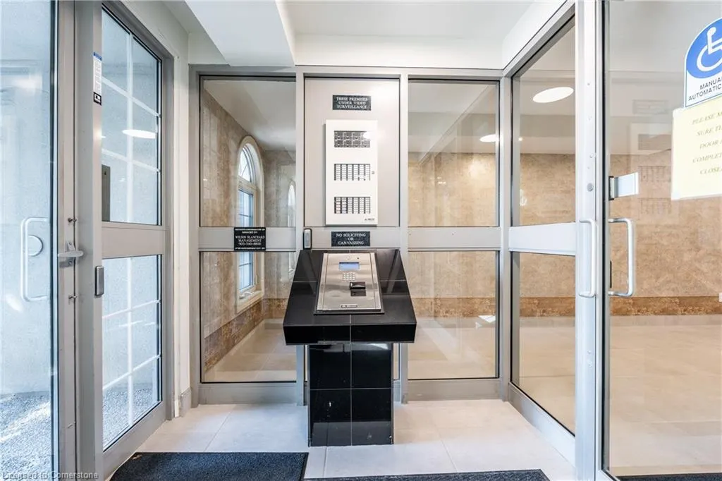 990 Golf Links Road, #106