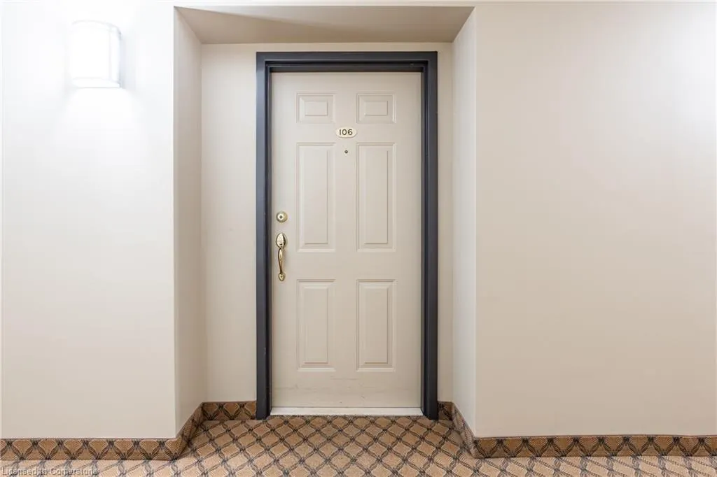 990 Golf Links Road, #106