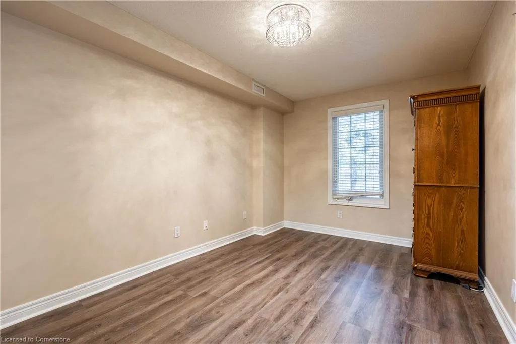 990 Golf Links Road, #106