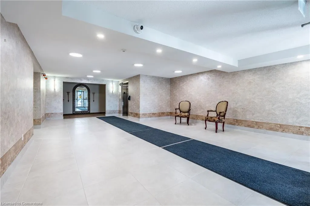 990 Golf Links Road, #106