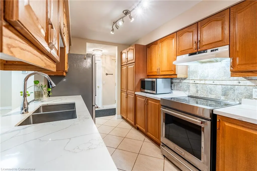 990 Golf Links Road, #106
