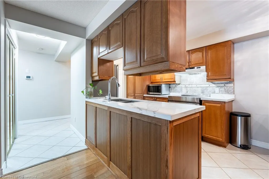 990 Golf Links Road, #106