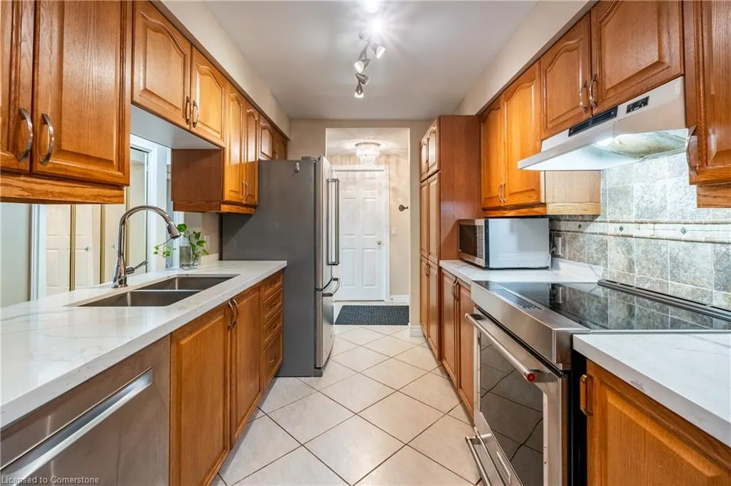 990 Golf Links Road, #106