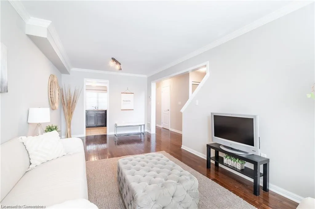 69 Hepworth Crescent