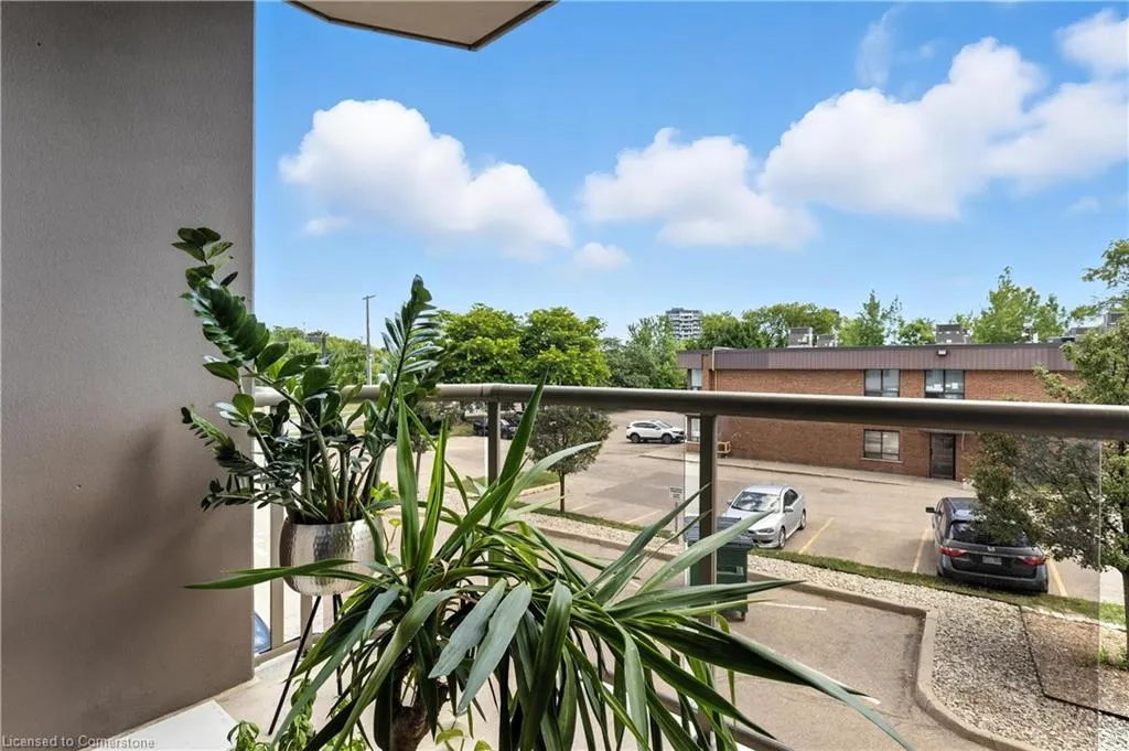 539 Belmont Avenue W, #210