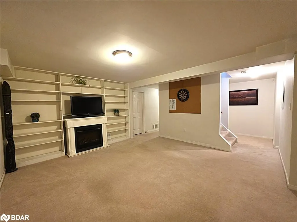 32 Carter Crescent